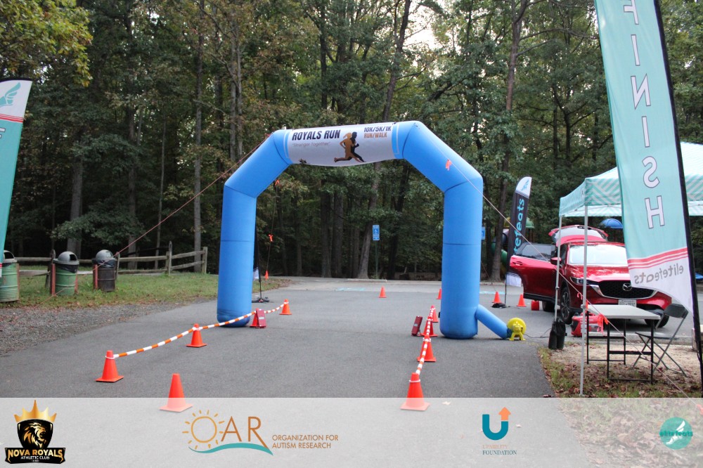 Royals Run start arch at Burke Lake Park
